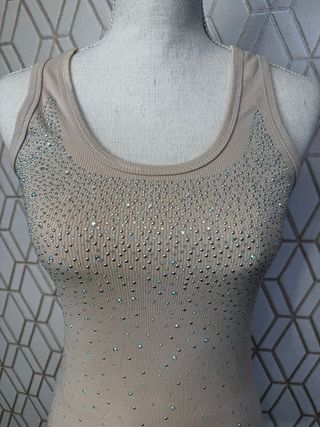 Camiseta Beige con Pedrería Plateada