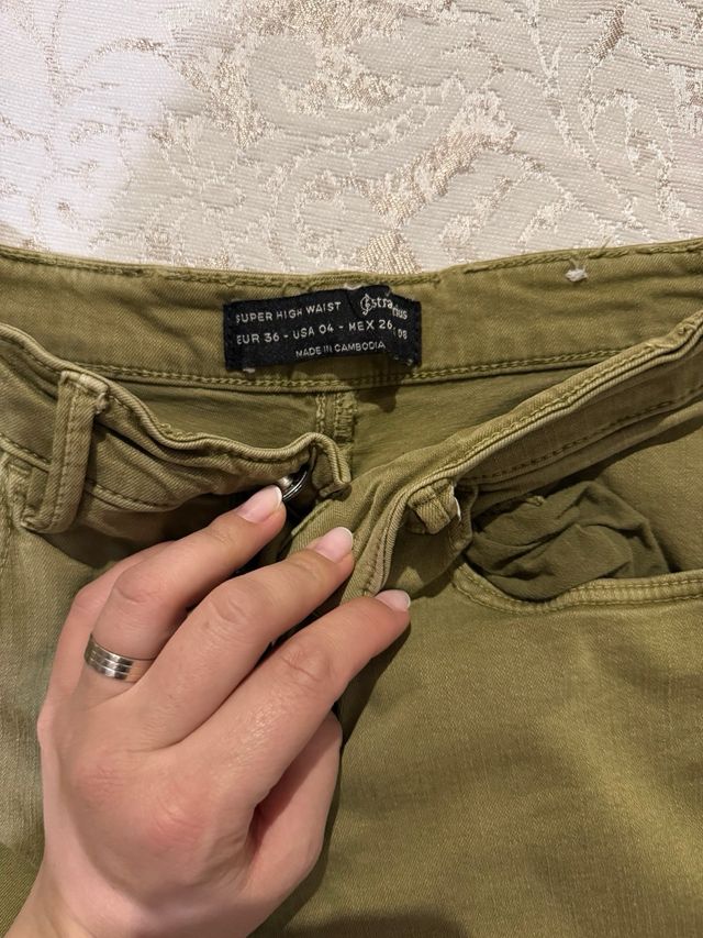 Pantalón verde oliva