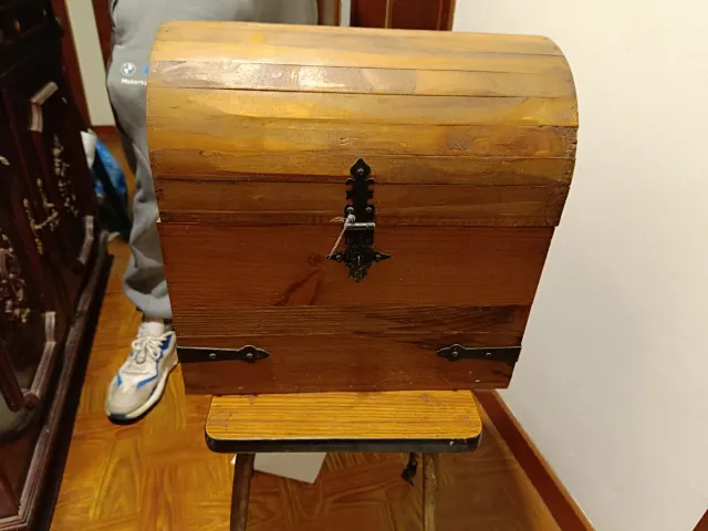 Baúl de madera antiguo