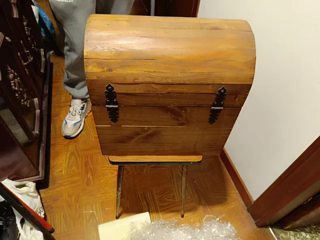 Baúl de madera antiguo