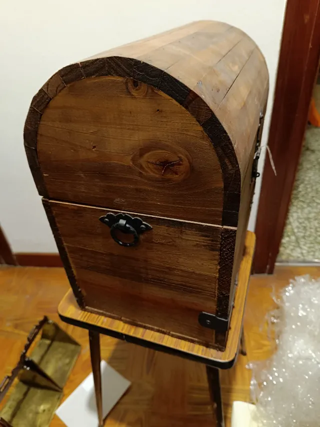 Baúl de madera antiguo