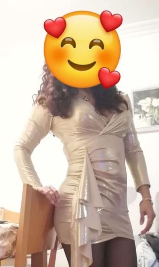 Vestido dorado elegante