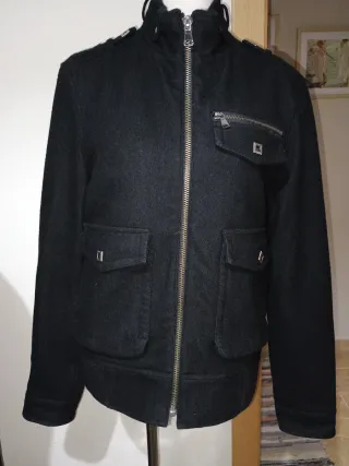 Cazadora de hombre negra