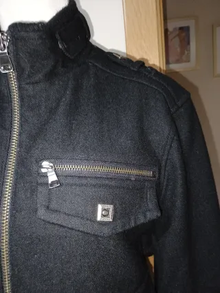 Cazadora de hombre negra