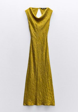 Vestido satinado verde amarillo escote espalda