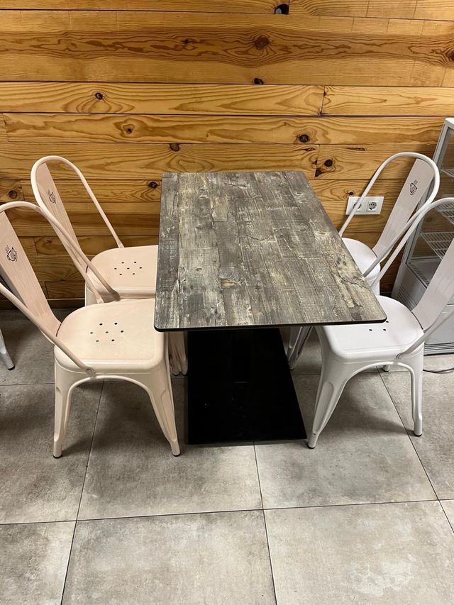 Mesa y 4 Sillas Metálicas /5 juegos