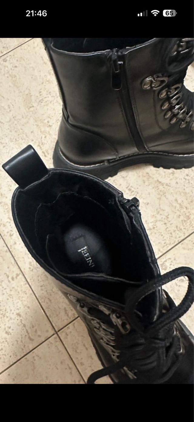 Botas militares negras con cordones