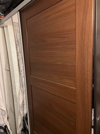 Armario puertas correderas madera y espejo