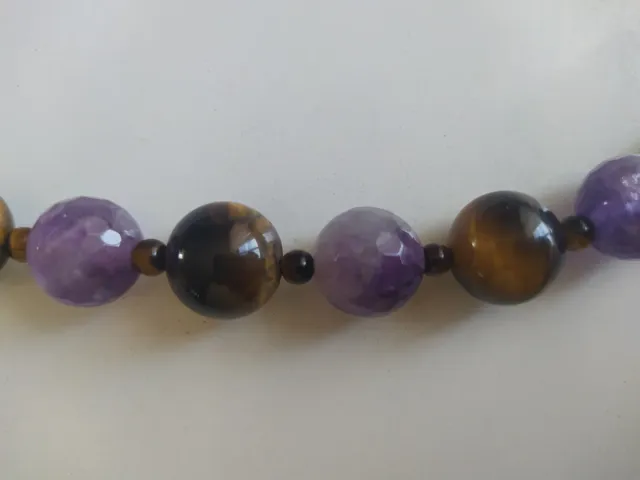 Elegante collar de piedras originales