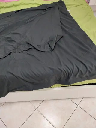 Set Lenzuola Nere 120x200cm sotto...200x200 sopra.