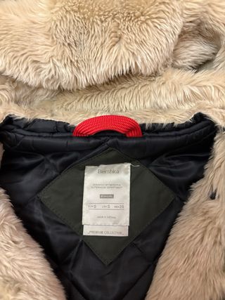 Abrigo padding verde con capucha y pelo