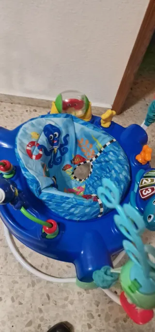 Saltador para bebé con juguetes