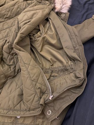 Parka Zara con capucha y chaqueta interior. XS