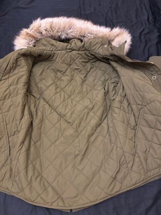 Parka Zara con capucha y chaqueta interior. XS