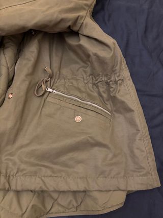 Parka Zara con capucha y chaqueta interior. XS