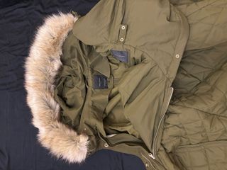 Parka Zara con capucha y chaqueta interior. XS