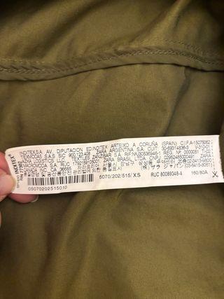 Parka Zara con capucha y chaqueta interior. XS