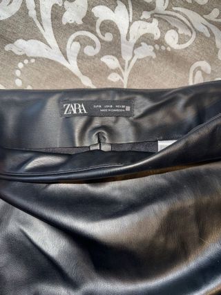 Minifalda efecto piel negra