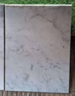 Dos piezas de Mármol Blanco veteado. Lote 2