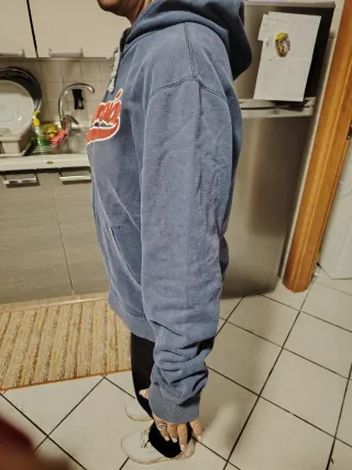 Felpa Champion con cappuccio blu e scritta rossa