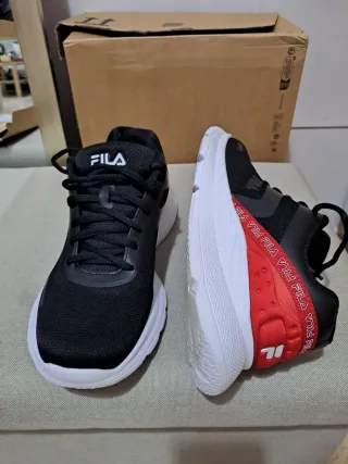 Zapatillas deportivas Fila hombre negras y rojo