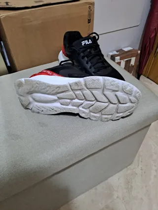 Zapatillas deportivas Fila hombre negras y rojo