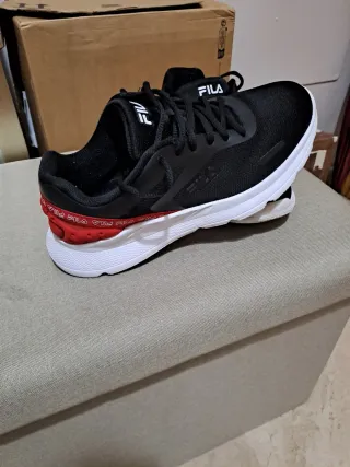 Zapatillas deportivas Fila hombre negras y rojo