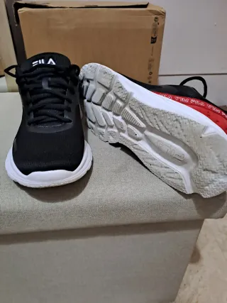 Zapatillas deportivas Fila hombre negras y rojo