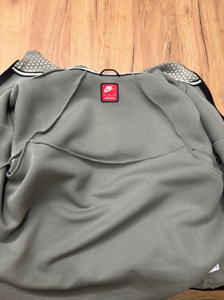 Nike Tech Gris y Blanco