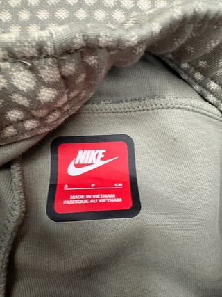 Nike Tech Gris y Blanco