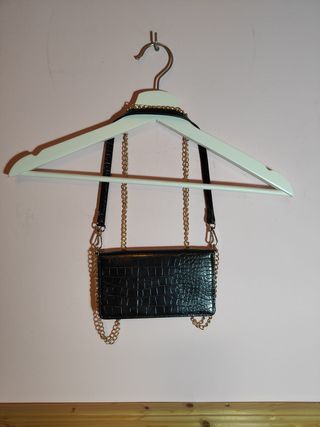 Bolso de charol negro de Asos🌷