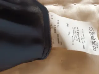 Top Armani Collezioni Negro sin Mangas