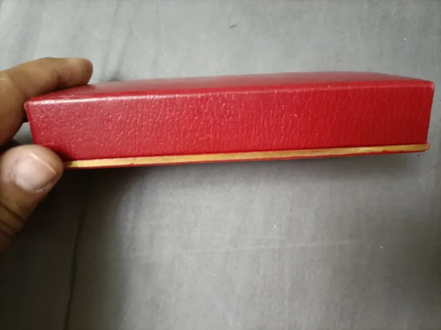 Caja de reloj Omega roja