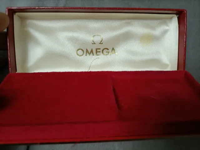 Caja de reloj Omega roja