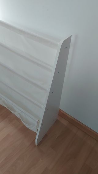Estantería infantil de tela blanca