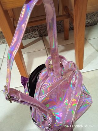 Mochila holográfica con alas de lentejuelas