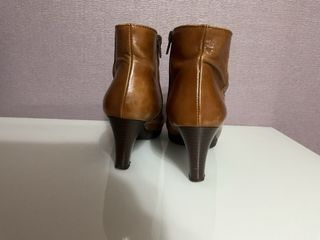 Botines de piel marrón