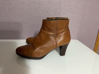 Botines de piel marrón