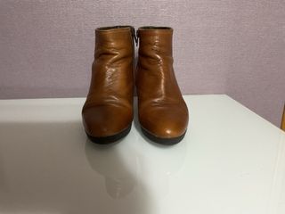 Botines de piel marrón