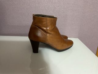 Botines de piel marrón
