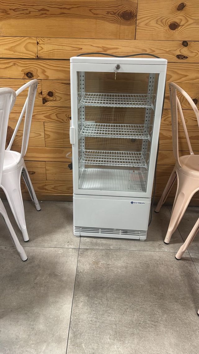 Vitrina expositora tartas refrigerada / Casi nueva