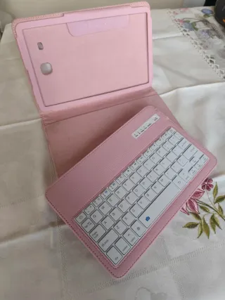 Capa com Teclado Samsung Galaxy Tab E Rosa