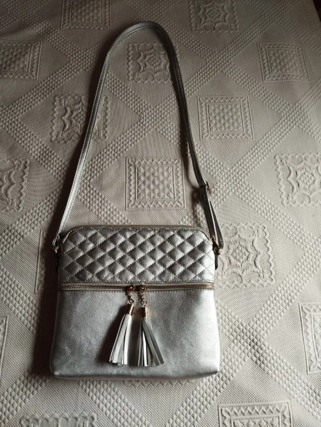Bolso de colgar plata 25x24 cm