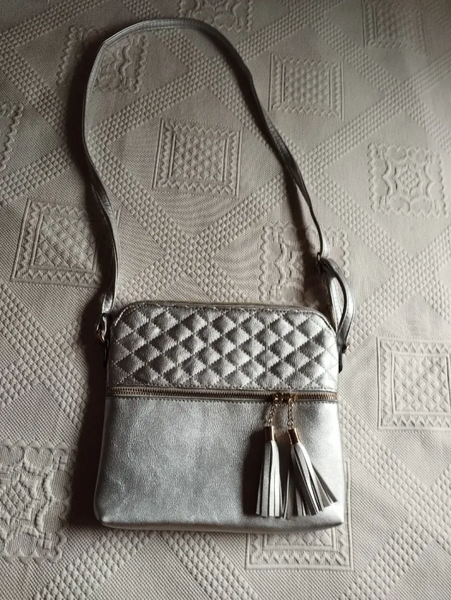 Bolso de colgar plata 25x24 cm
