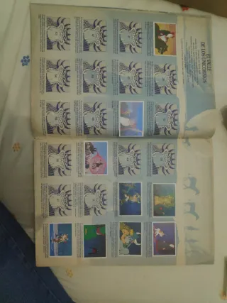 Álbum Dragones y Mazmorras con 97 cromos