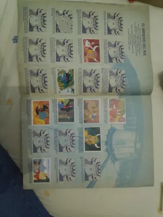 Álbum Dragones y Mazmorras con 97 cromos