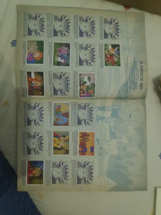 Álbum Dragones y Mazmorras con 97 cromos