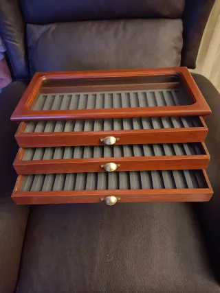 Espositore per penne stilografiche