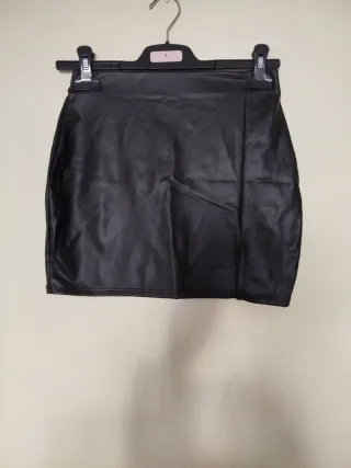 Falda efecto piel negra talla S