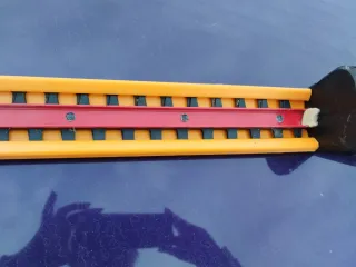 Accesorio cortasetos para desbrozadora